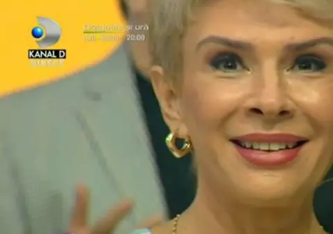 Teo Trandafir a apărut cu o cutie pe cap la emisiunea pe care o prezintă. "Îmi tremură chiloțeii pe mine" | FOTO