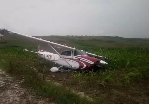 Un avion de mici dimensiuni s-ar fi prăbuşit lângă Bacău, dar aparatul nu a fost găsit. „Căutarea se va relua când vom primi noi date”