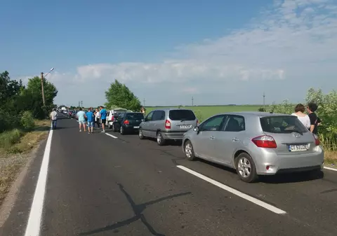 Coadă de mașini la frontiera de la Vama Veche. Românii pleacă în vacanță la bulgari