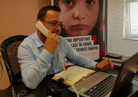 Românii plecați în străinătate pot delega autoritatea părintească și de la distanță. Care este procedura?