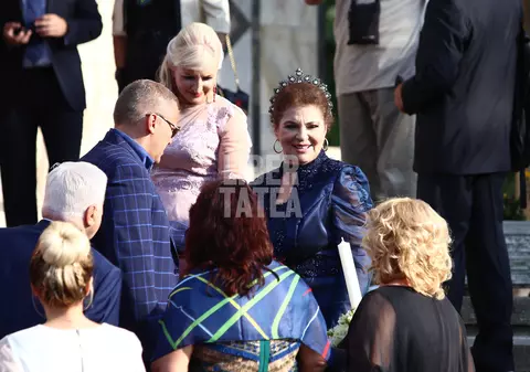 PRIMELE IMAGINI: Irina Loghin, pentru prima oară soacră, la 79 de ani. Irinuca s-a maritat azi!
