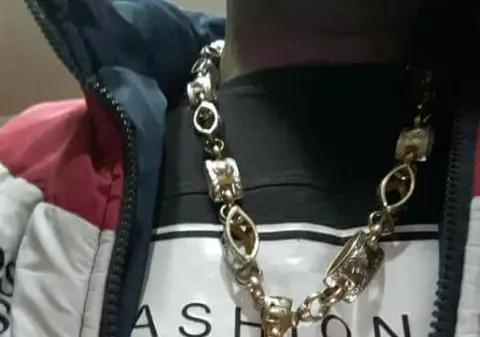 Facebook, transformat de români într-un talcioc sătesc