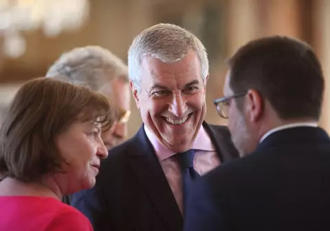 Tăriceanu a primit moștenire de la mama sa două apartamente și bani; Liderul ALDE are 6 apartamente și o casă de vacanță