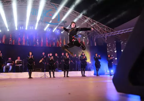 REPORTAJ: Primul festival folcloric din România sub patronajul UNESCO dedicat morților Revoluției din 1989: Festivalul Inimilor de la Timișoara