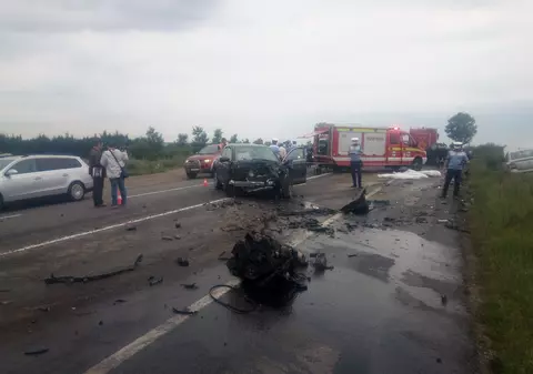 Accident cu patru mașini în Lețcani, județul Iași. Trei oameni au murit în urma impactului violent