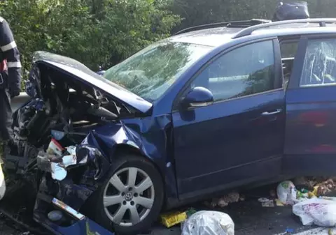 Accident cu patru răniți și trei mașini implicate, la Brăila. Traficul pe DN 22 B Brăila - Galați este blocat