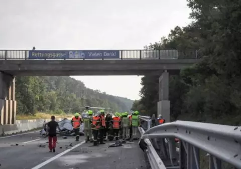 Accident cu români în Austria. Un bărbat a murit pe loc, soţia şi fiica lui sunt în comă. UPDATE