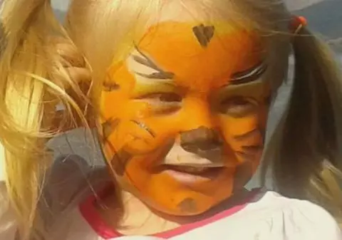 FOTO | Fetița despre care mama ei a aflat că a murit de pe Facebook a fost ucisă