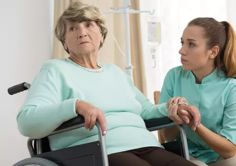 LIBERTATEA TE AJUTĂ: Asistentul personal pentru persoana cu handicap. Unde poate fi găsit și cum poate fi angajat