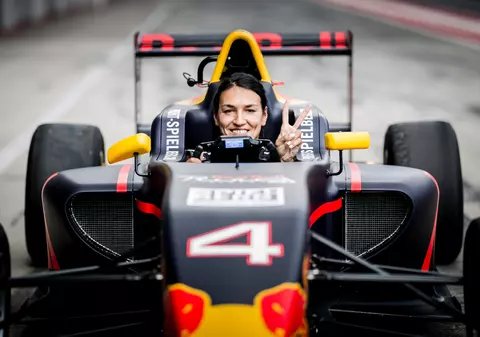 Cristina Neagu a trecut la Formula 1! Handbalista a testat mașinile cu mulți cai putere