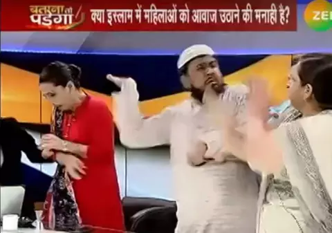VIDEO| Bătaie între un cleric musulman și o apărătoare a drepturilor femeilor într-un studio de televiziune