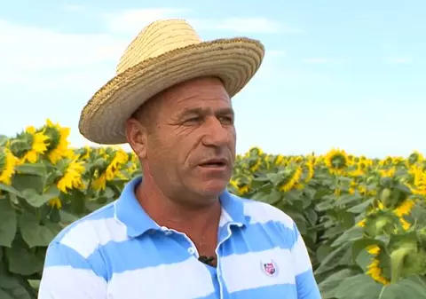 Băiatul lui Nea Rață trage la munca câmpului după BAC. "Vreau să fac bani pentru o mașină" | FOTO