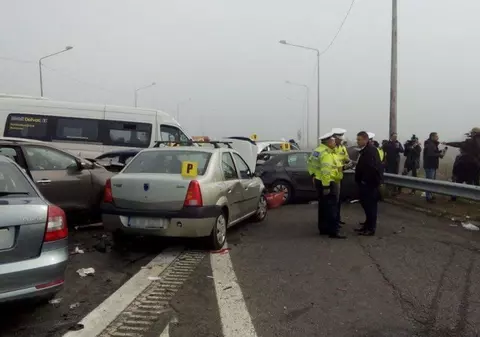 Carambol cu șase mașini, duminică seară pe A2. Se circulă doar pe o bandă spre București
