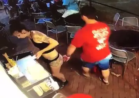 VIDEO VIRAL | Ce i-a făcut o chelneriță unui client care a pipăit-o