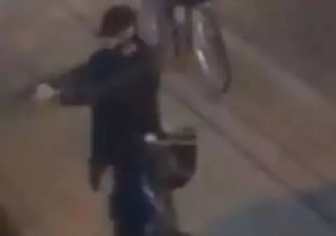 Cine este autorul atacului armat din Toronto. Bărbatul a ucis două fete și a rănit alți 13 oameni / VIDEO