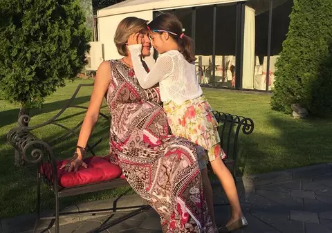 Roxana Ciuhulescu va naște peste câteva zile. Fosta prezentatoare tv a ajuns astăzi la spital. “Emoțiile sunt mari “