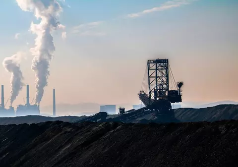 Doi angajați ai Complexului Energetic Oltenia au fost electrocutați, după explozia unui panou electric. Vor fi tratați la București