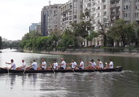 Concurs de vâslit în canotcă, pe malul Dâmboviței. Ivan Patzaichin e prezent la „Descoperă Rowmania”