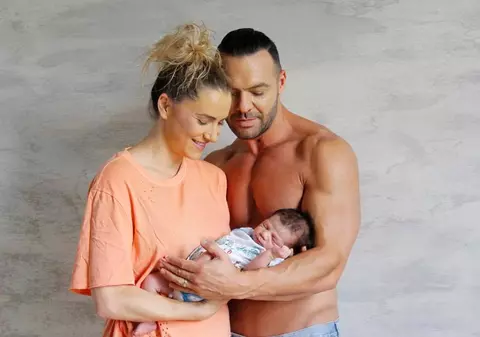 Primele săptămâni ca tată ale lui Cornel Păsat. “Dryas e foarte cuminte ziua”