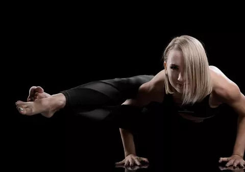 Instructorul de fitness, Cornelia Condeescu, nerăbdătoare înainte de a intra în ”Ultimul Trib”. A făcut primele declarații