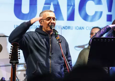 Solistul trupei Taxi, atac în versuri la adresa celor care nu poartă mască: Nu-s toţi deştepţi ca tine, ţara e plină de proşti ca mine