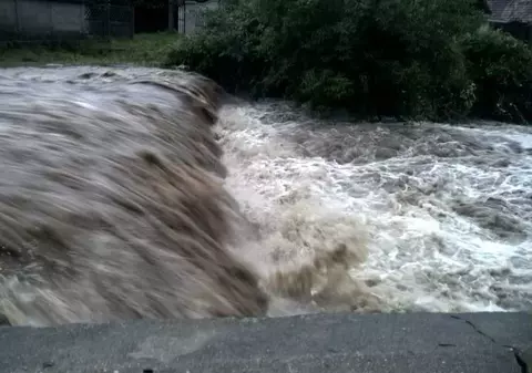 Dezastru în Ocna Sibiului după inundații. Cod roșu de intervenție, instituit de autorități