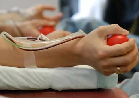 Sângele donatorilor este testat suplimentar pentru virusul West Nile