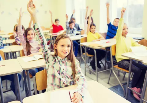 Guvernul a alocat 572 de milioane de lei pentru „Cornul, laptele și fructul”, în 2018 - 2019