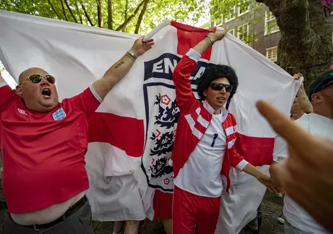 Fanii Angliei s-au luat de câinii polițiști. Le-au reproșat ciobăneștilor că sunt germani!