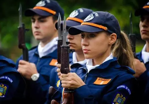 REPORTAJ/ Gabriela Moise este șefă de promoție și va îmbrăca în curând haina de jandarm: "Nu-mi place să-mi planific viitorul în detaliu, ci să mă surprindă"