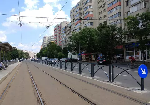 Gardurile de separare pentru liniile 1 și 10, montate pe șoseaua Ștefan cel Mare (FOTO)