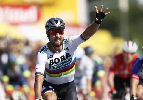 Slovacul Peter Sagan, învingător în etapa a 2-a din Turul Franței la ciclism. Campionul mondial a preluat tricoul galben