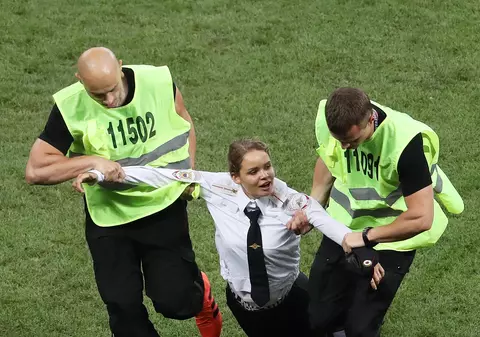 Incidentele de la finala Cupei Mondiale, revendicate de Pussy Riot / FOTO