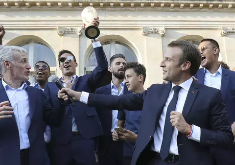 Campionii mondiali vor primi Legiunea de Onoare. ”Les Blues”, dineu la Palatul Elysee / GALERIE FOTO