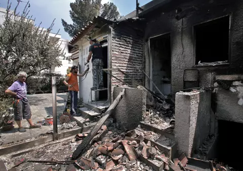 CORESPONDENȚĂ DIN MATI, GRECIA: Salvatorii lucreză încontinuu în satul complet distrus de incendii