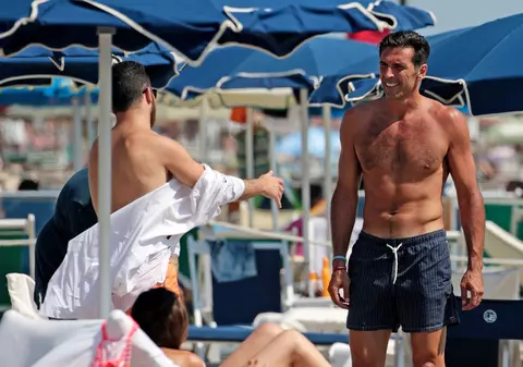 Gianluigi Buffon s-a bronzat pe Riviera italiană, după ce a semnat pentru PSG / GALERIE FOTO
