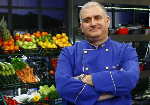 Rețete de vară de la Horia Vîrlan. Cel mai bun pește cu sos și o salată plină de vitamine