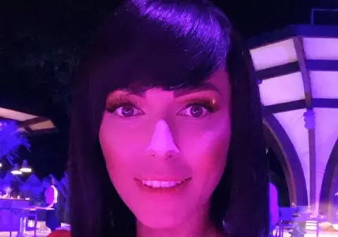 Cum și-a pozat Ilinca Vandici băiețelul. "Ups, cred că mi-au rămas mici..."