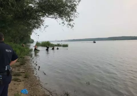 Un băiat de 9 ani s-a înecat în Jiu. Fratele lui de 14 ani a încercat să îl salveze şi a fost luat de ape
