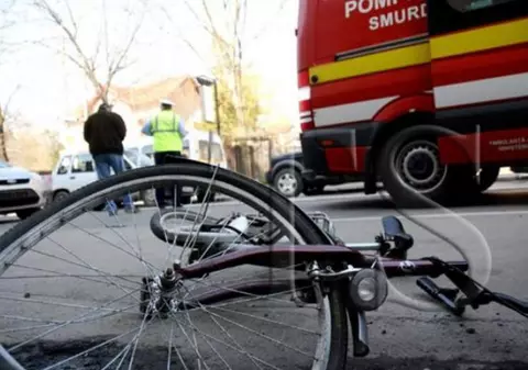 Un băiat de 15 ani, în comă după o plimbare cu bicicleta, la Mureşenii Bârgăului. Prietenii acestuia au sunat la 112 și au fugit