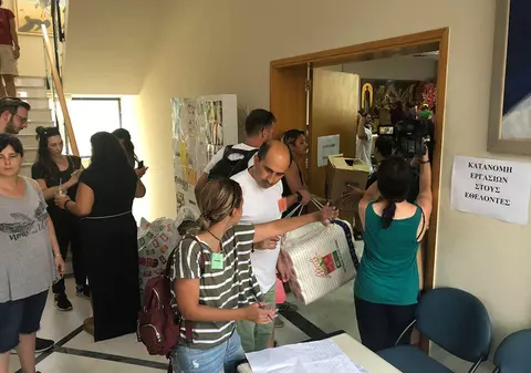 CORESPONDENȚĂ LIBERTATEA DIN RAFINA, GRECIA | Mobilizare și solidaritate fără precedent pentru cei rămași fără locuințe în urma incendiului