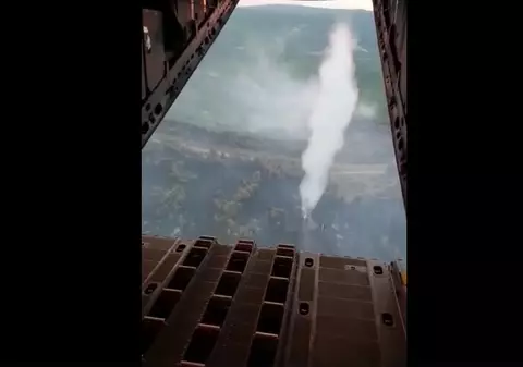 Pilotul român care participă la misiunea de stingere a incendiului din Grecia: "A fost o surpriză pentru noi să vedem amploarea evenimentelor