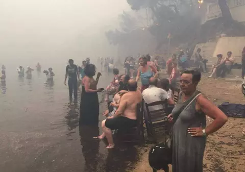 EXCLUSIV/ ”Tragedia greacă”, prin ochii unei românce. ”Se auzeau urlete. Am aprins luminile telefoanelor, încercam să luminăm apa şi căutam supravieţuitori”