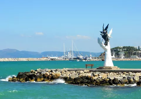 (P) Atracții fermecătoare și atmosferă cu iz turcesc în vacanță în Kusadasi