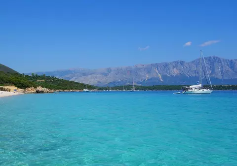 (P) Lefkada, insula plajelor spectaculoase și a satelor tradiționale încântătoare