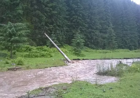 Localităţile din Moldova rămase fără curent din cauza viiturilor, realimentate cu energie electrică. În total, au fost peste 100 de avarii