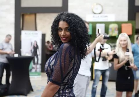 VIDEO/ Majda are un truc simplu pentru îngrijirea părului creț. Ai nevoie de ingrediente din bucătărie!