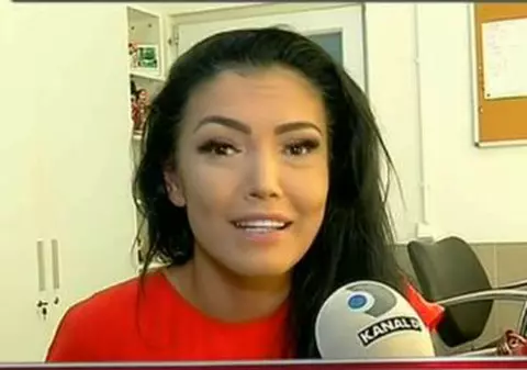 Ce obișnuia să facă Andreea Mantea în cabină înainte de intrarea în emisiune. S-a dat singură de gol