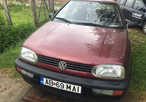 Mașina scoasă la vânzare de ANAF la prețul unui telefon mobil