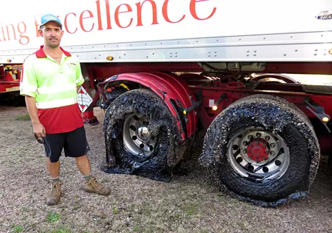 Fenomene extreme în Australia și Canada. Smoala se lipește de roți și au fost înregistrate mai multe decese